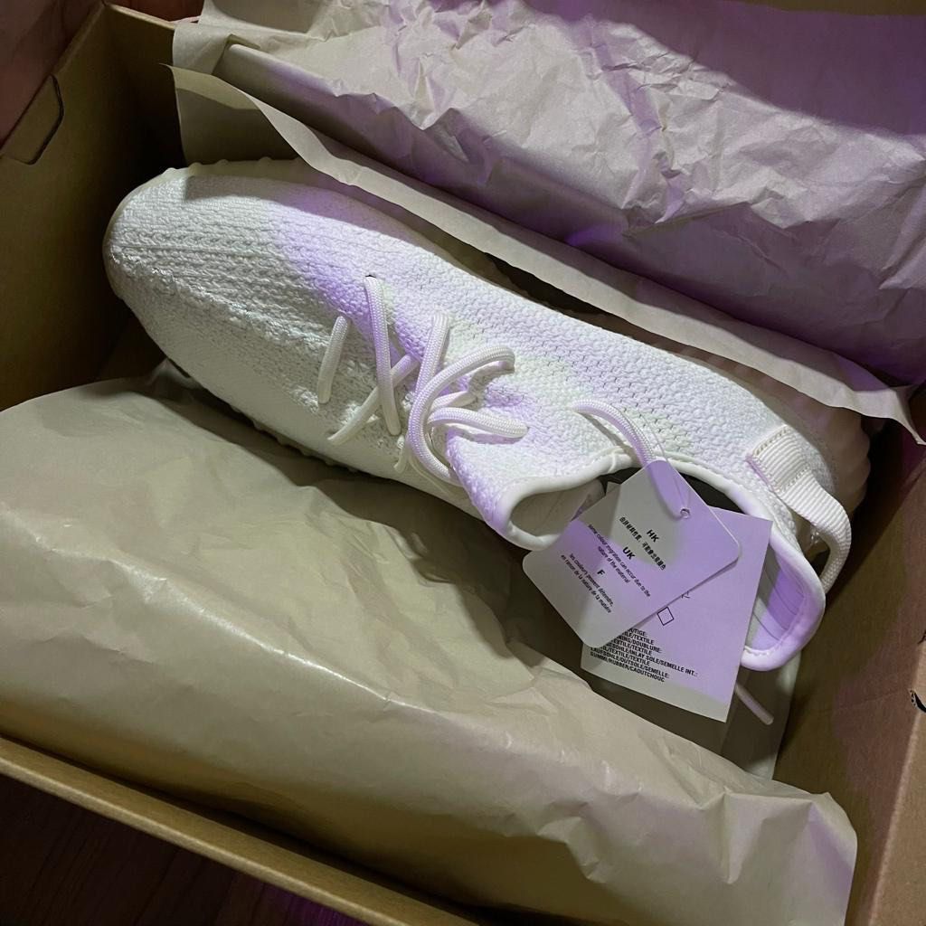 Yeezy boost 350 store v2 triple white fake