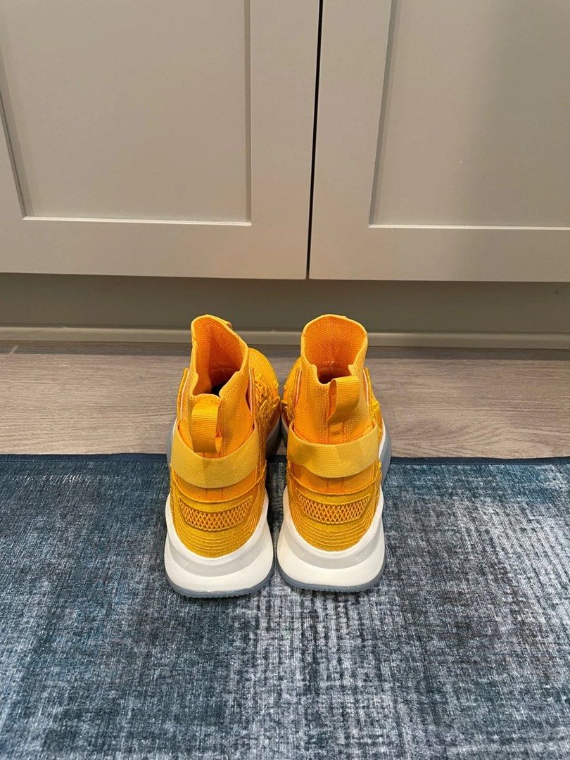 lebron james uninterrupted shoes