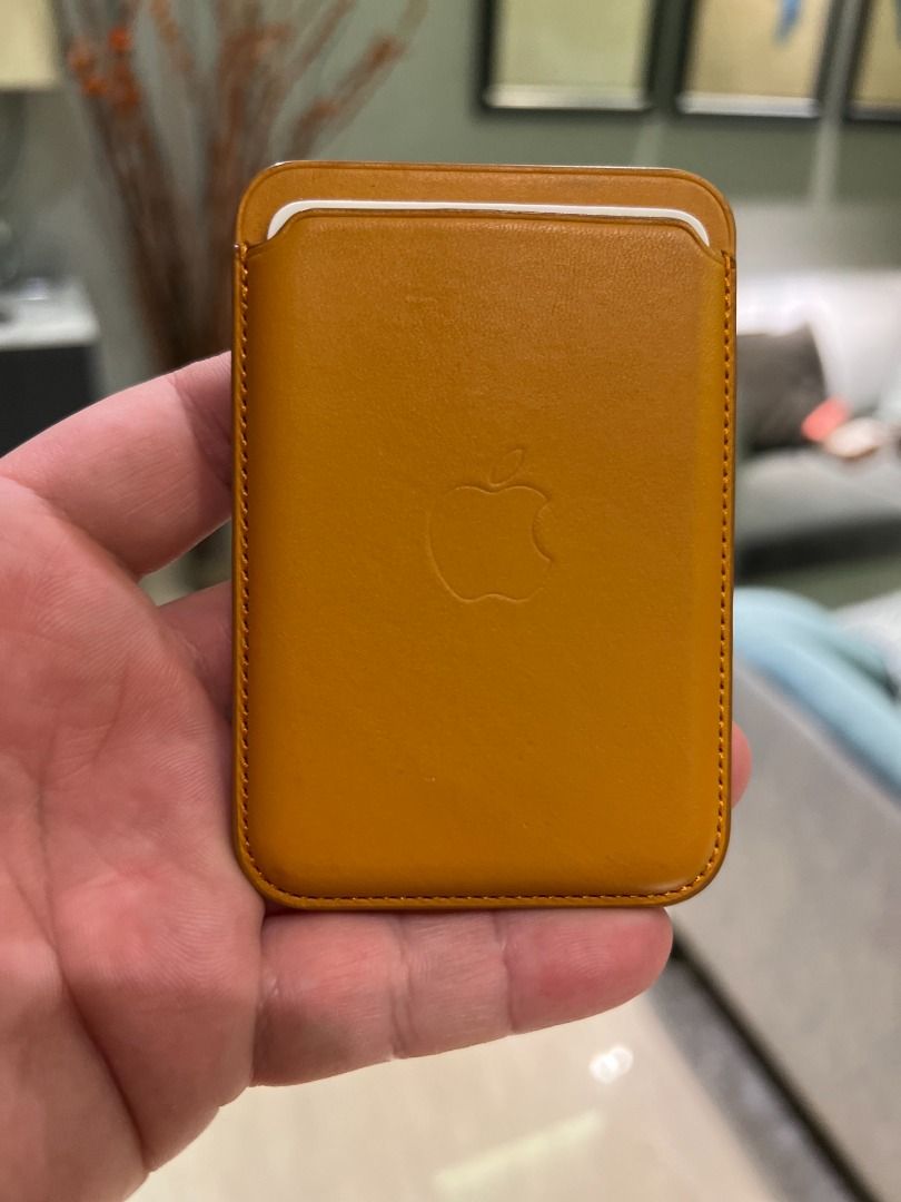 Apple iPhone Leather Wallet With MagSafe Yellow