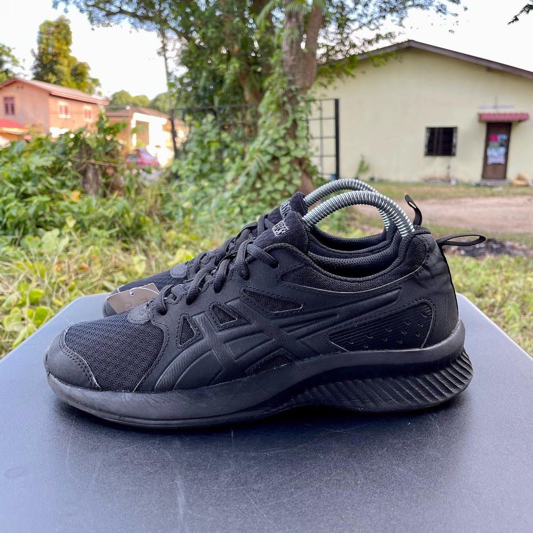 All black store asics runners