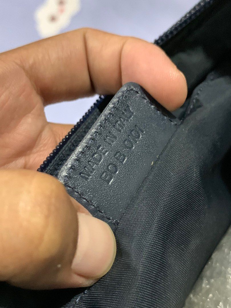 Authentic dior Baguette/Pochette (Category: Luxury Bags & Wallets) located in Binalonan. Submitted by sheenaluxarchive (Listing ID 1225618403, Image 3). Description: No flaws No rubs Authentic 100% Clean interior Cheapest Dior here at carou Fixed price😍.