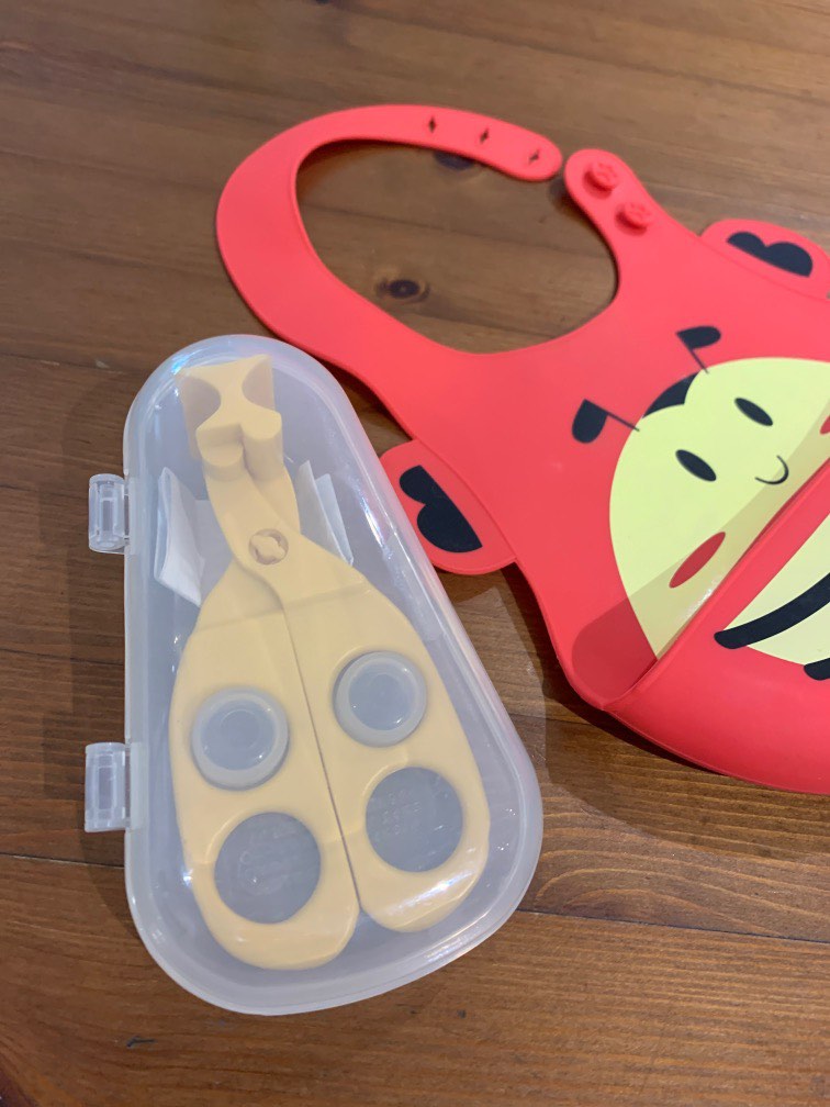 Baby Food Cutter Scissor + Silicone bib, Babies & Kids, Nursing