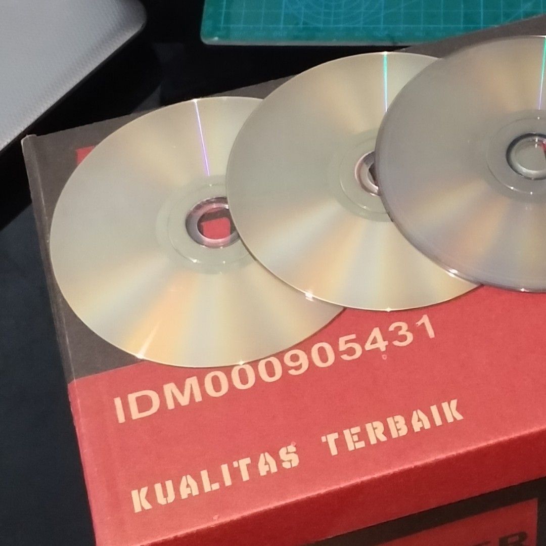 BAHAN KERAJINAN DVD CD BEKAS MURCE, Musik & Media, CD, DVD & Lainnya di ...