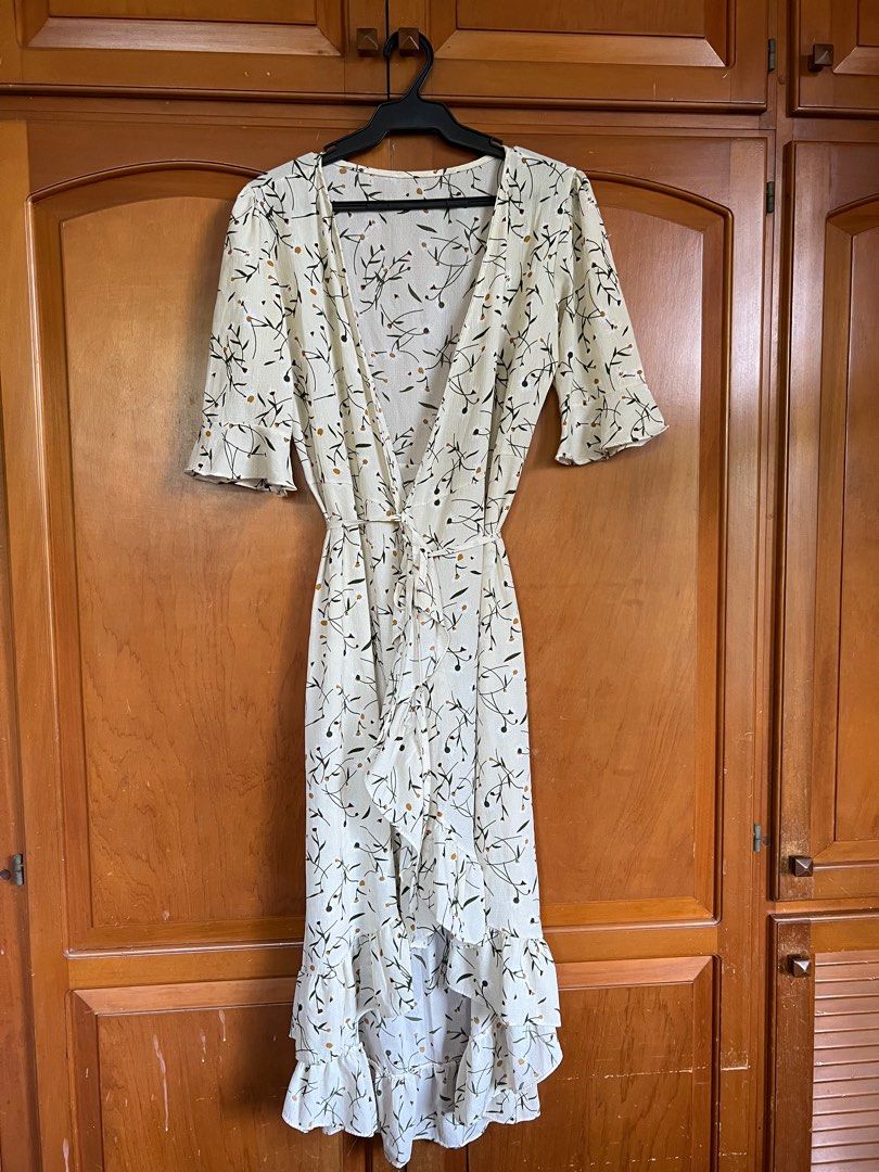 Beige Wrap Around Floral Dress (Category: Dresses) located in Quezon City. Submitted by tishaagba (Listing ID 1225532193, Image 1). Description: .