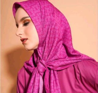 bnb brand no brand vivi zubedi buttonscarves
