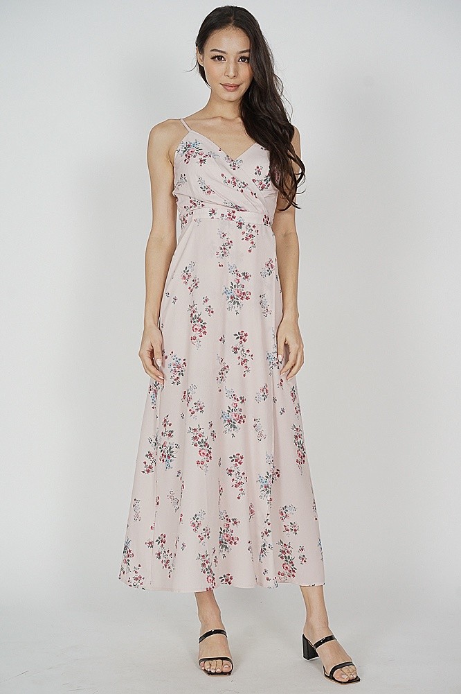 BNWT MDS Floral Maxi Dress in Blush, Women's Fashion, Dresses & Sets ...