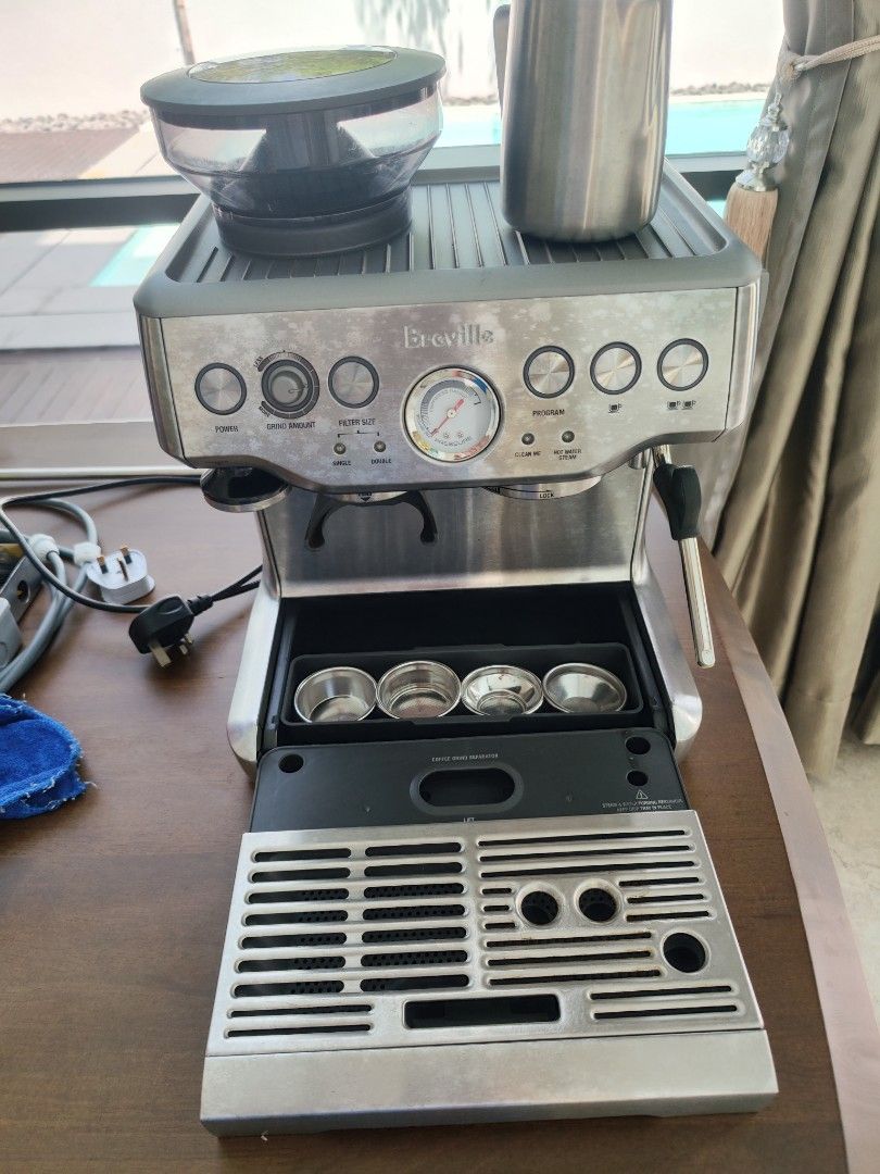 Breville coffee machine BES870 barista, TV & Home Appliances, Kitchen