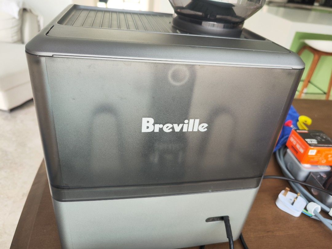 Breville coffee machine BES870 barista, TV & Home Appliances, Kitchen