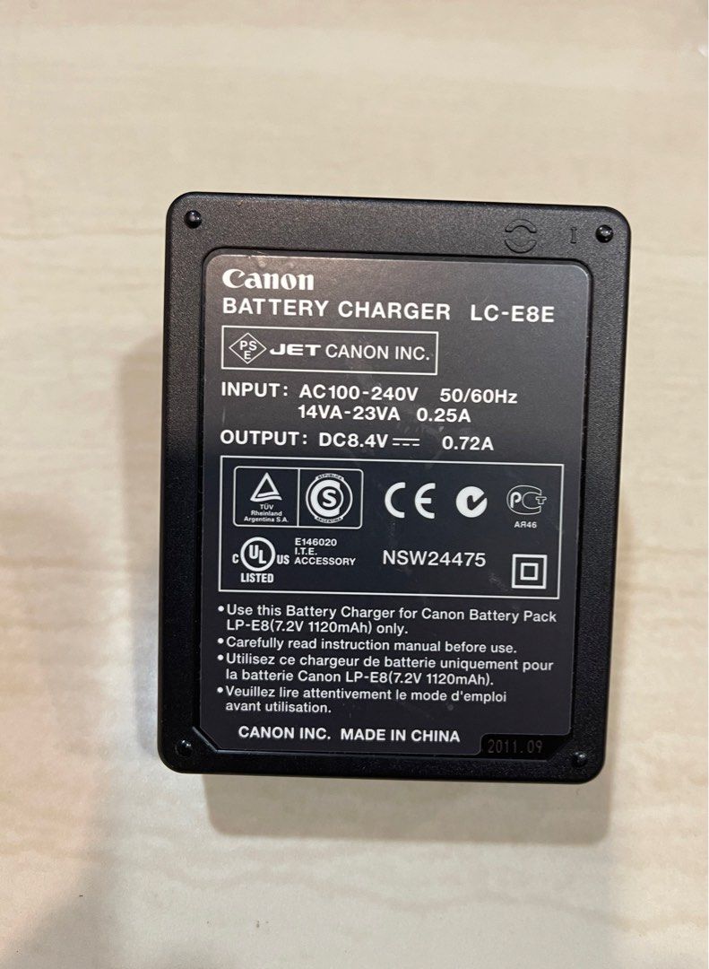 Canon LCE8 original battery charger / LPE8 E8, Photography