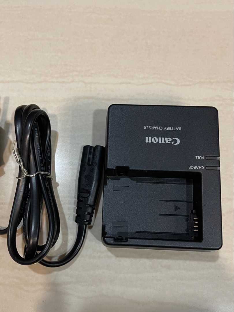 Canon LCE8 original battery charger / LPE8 E8, Photography