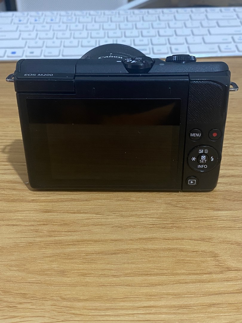 Canon m200 mirrorless camera, Photography, Cameras on Carousell