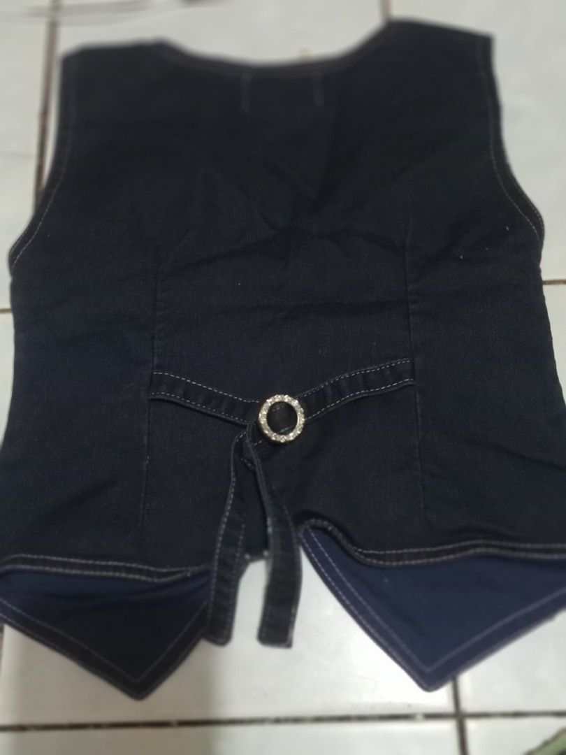 Chaleco for Girls (Category: Babies & Kids Fashion) located in Taytay. Submitted by beas_stuff (Listing ID 1225567557, Image 2). Description: Chaleco for girls. very cute when worn,bought at SM. outgrown by my daughter..