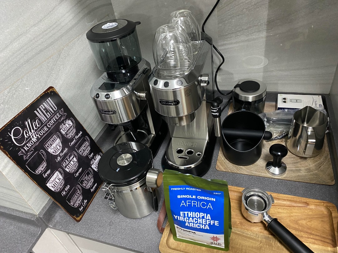 Dedica Pump Espresso EC685.M + Grinder KG521, TV & Home Appliances