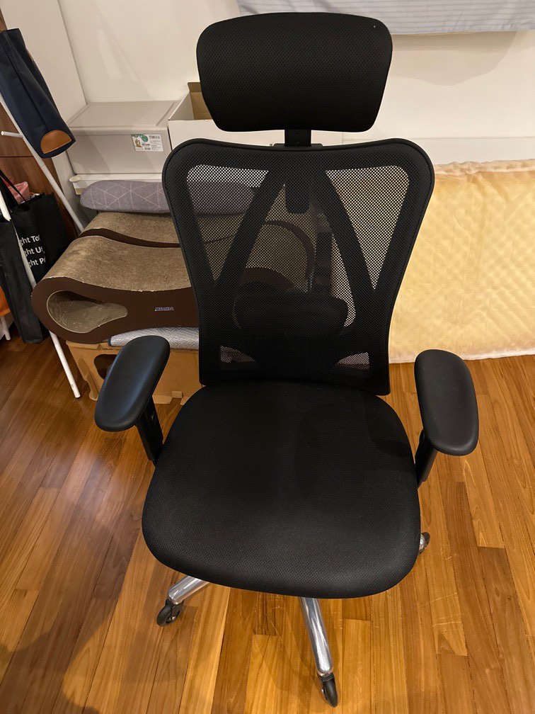[Free delivery] Duramont Ergonomic Office Chair, Furniture & Home