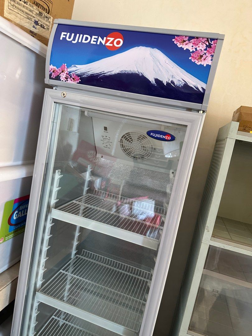 Fujidenzo 9 cu. ft. Showcase Chiller SU90A, TV & Home Appliances