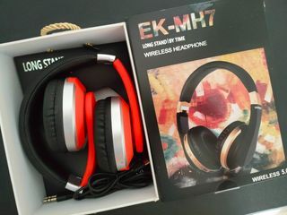 NEW ORANGE HEADPHONE AND FREE POUCH