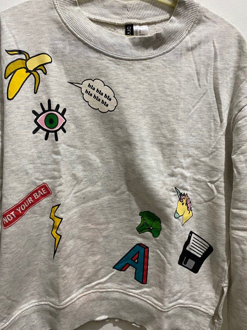 H&M grey emoji sweatshirt (Category: Coats, Jackets and Outerwear) located in Quezon City. Submitted by fergachoo (Listing ID 1225637897, Image 2). Description: 💟 Preloved H&M grey emoji sweatshirt 💟 Size XS 💟 not available in stores anymore 💟 has 1 tiny stain, will TRY to remove it before shipping! ⚠️ MOP: Gcash only ⚠️ MOD: Lalamove/GGX only .