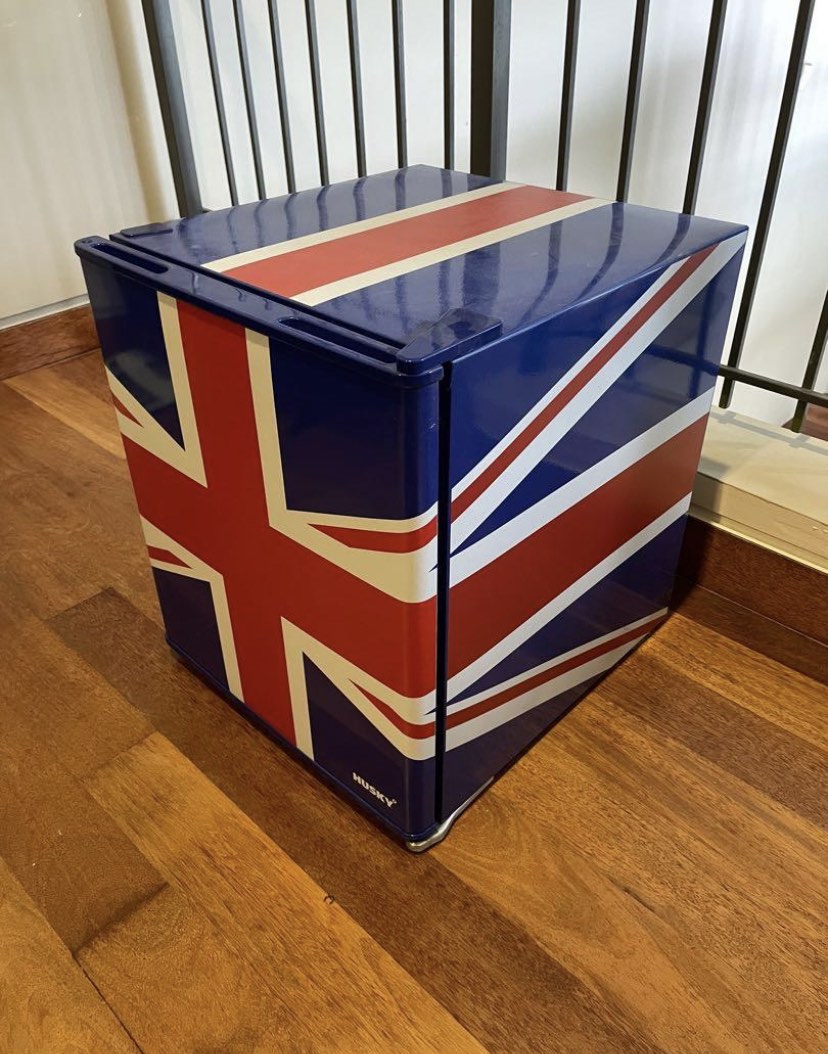 Husky UK Flag mini bar fridge, TV & Home Appliances, Kitchen Appliances