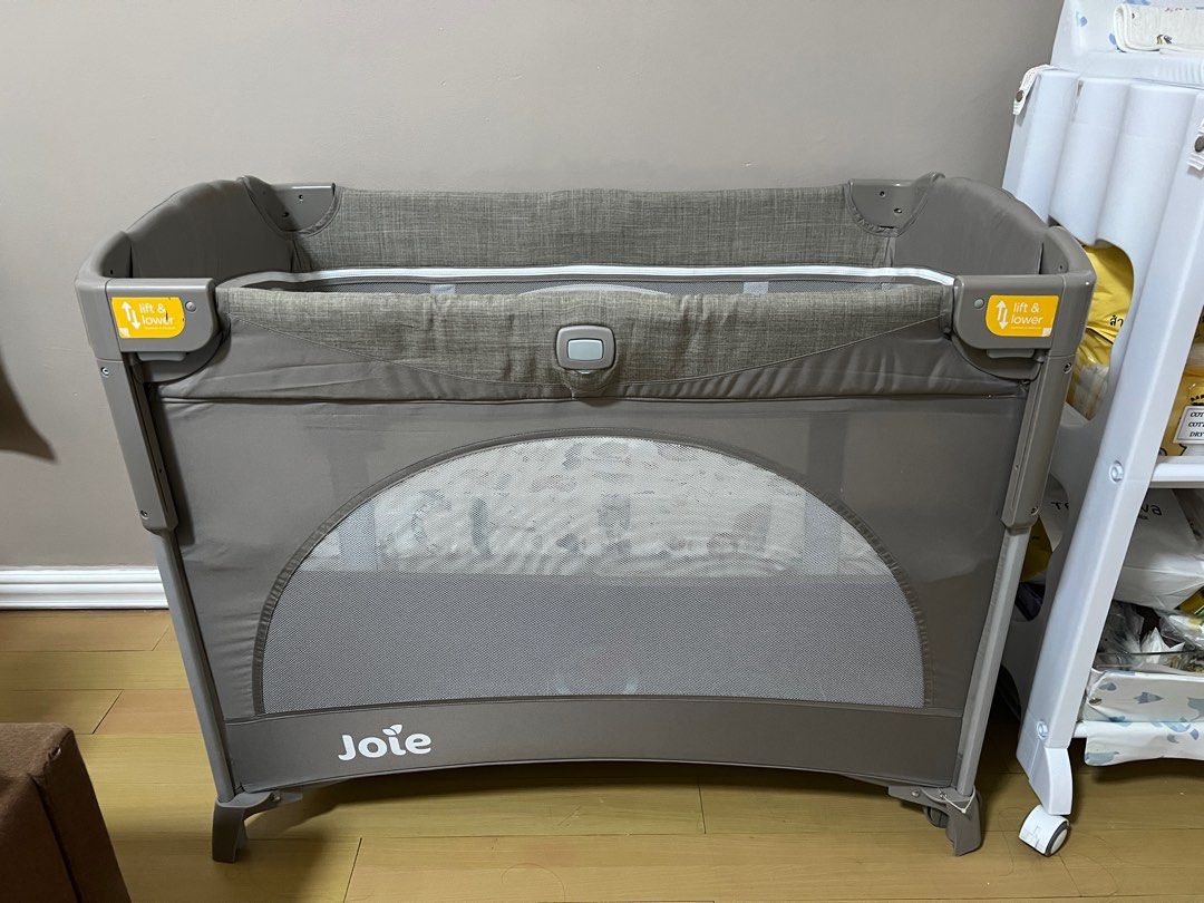 Joie Kubbie Cosleeper baby crib with mattress on Carousell