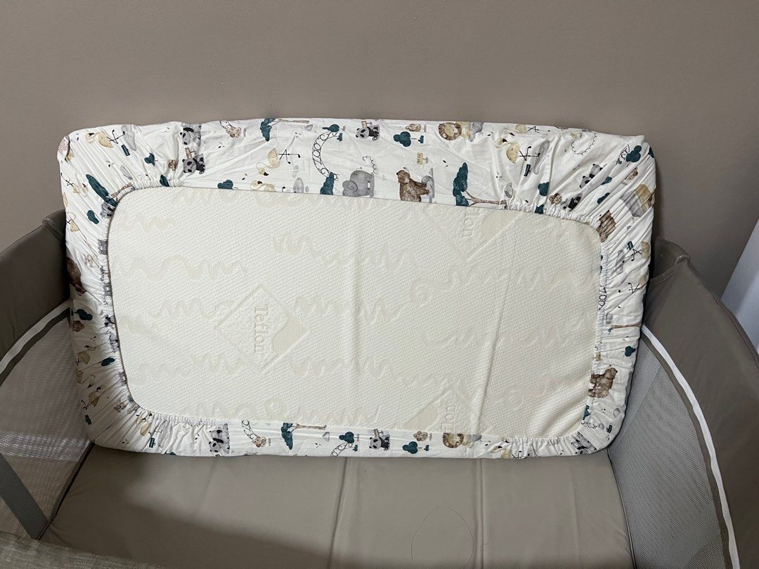 Joie Kubbie Cosleeper baby crib with mattress on Carousell