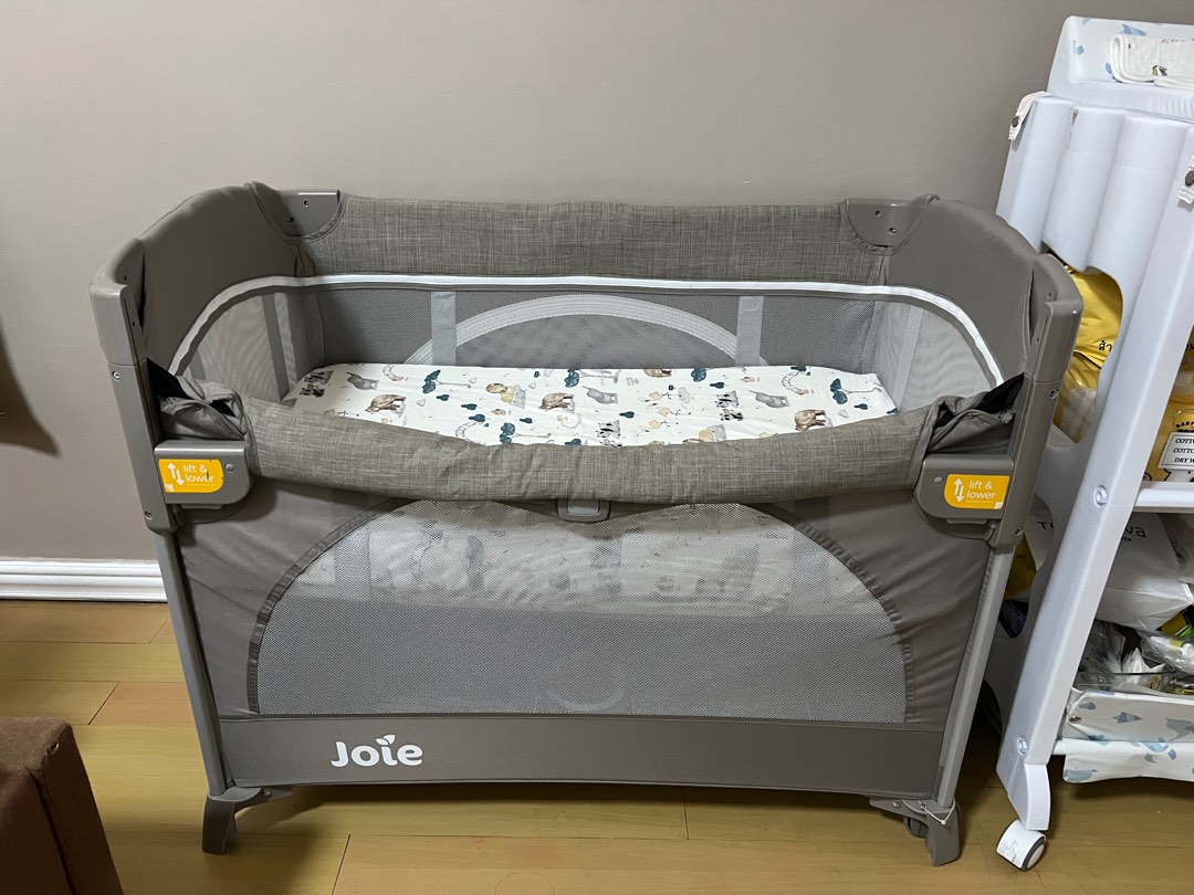 Joie Kubbie Co sleeper crib with mattress Babies Kids Baby