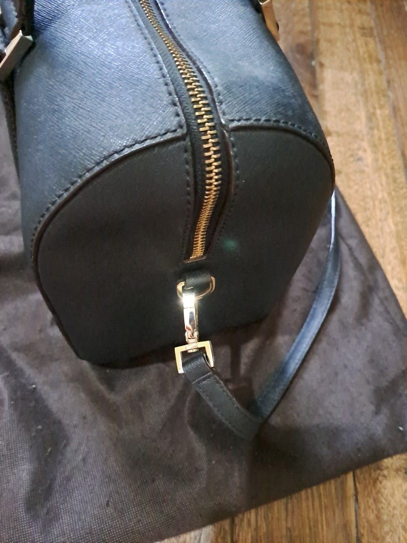 Kate Spade doctor's bag (Category: Luxury Bags & Wallets) located in Pasig City. Submitted by debfallar (Listing ID 1225594022, Image 3). Description: like new. in good condition. made of saffiano leather. gold buckles shiny. with care card and dust bag. well cared for..