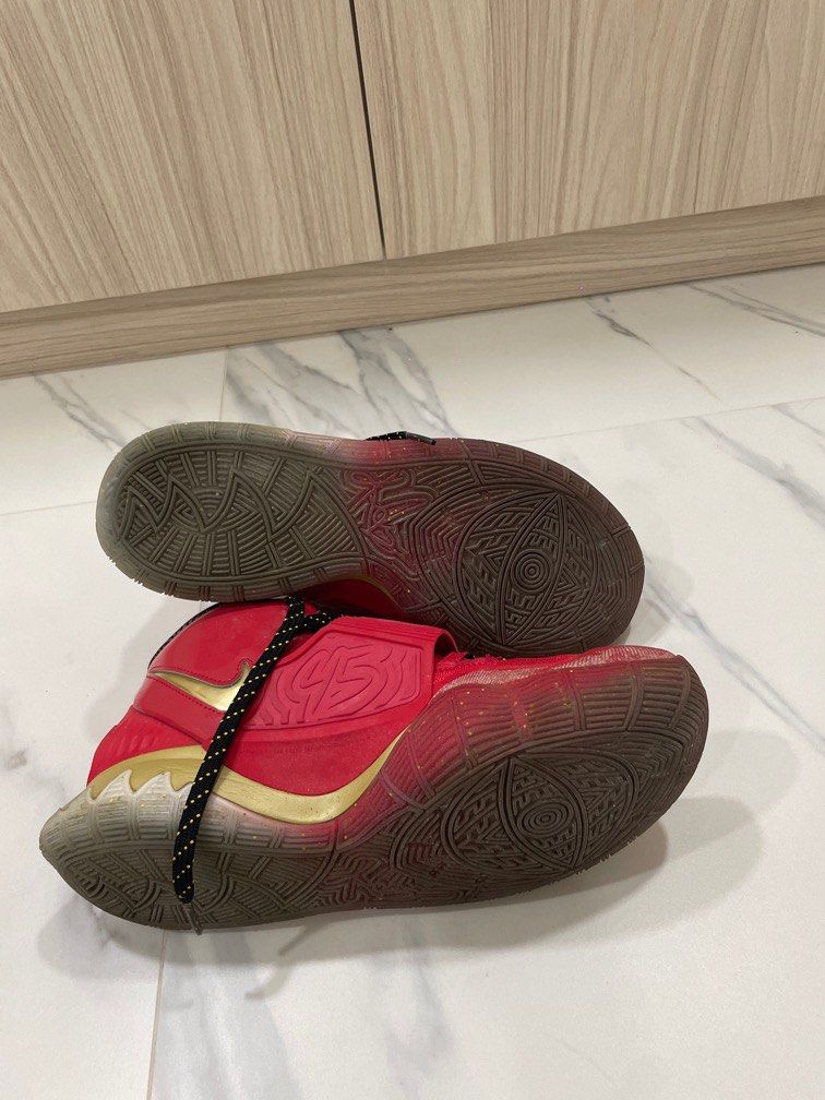 Red carpet kyrie outlet 4 footlocker