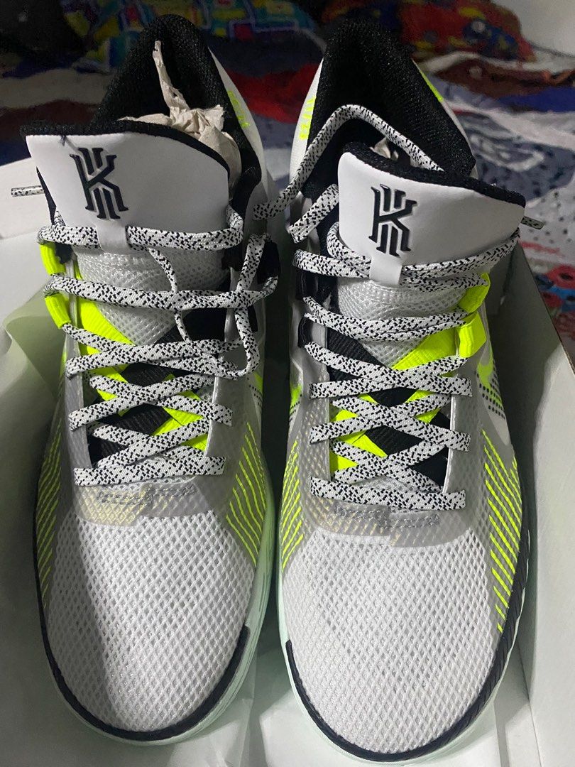 kyrie flytrap 5 (Category: Sneakers) located in Muar. Submitted by aibeeunique (Listing ID 1225633058, Image 2). Description: brand new! can't wear coz the size dont fit.. im wearing 8uk..this shoes is 8.5uk...