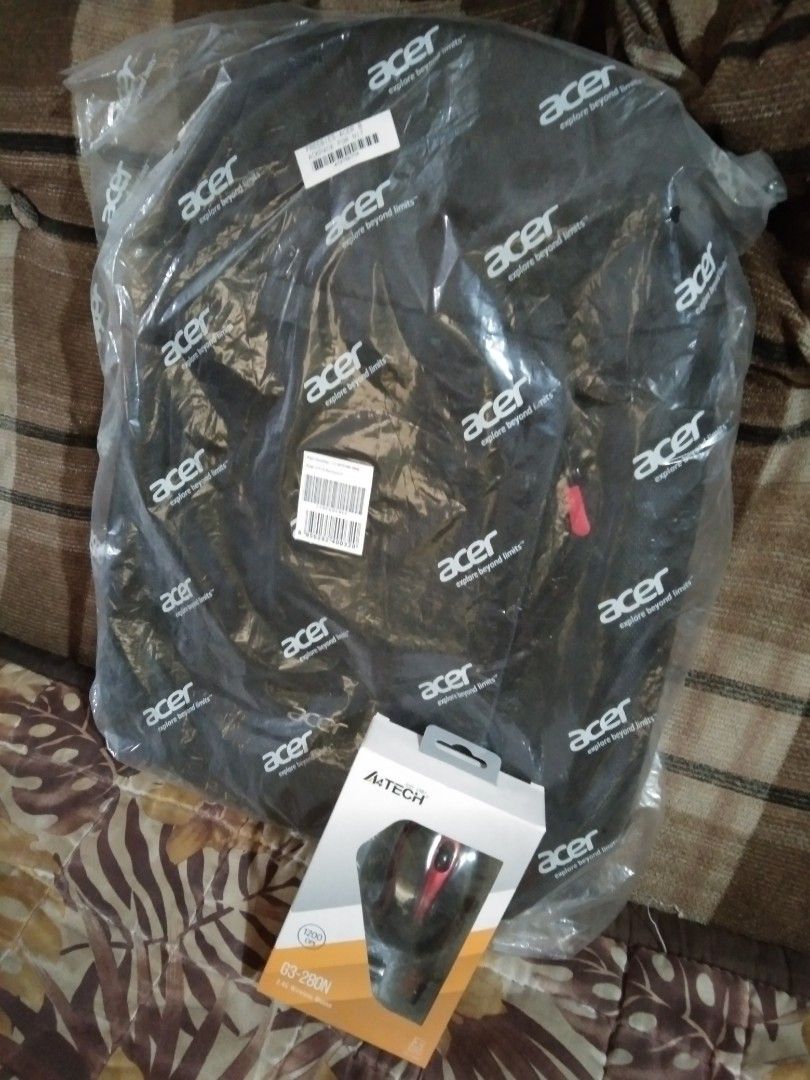 Laptop Bag (Category: Laptops & Notebooks) located in Marikina City. Submitted by bullet_skee (Listing ID 1225696497, Image 1). Description: Freebie sa biniling brand new laptop Kasama na mouse na brand new ren.