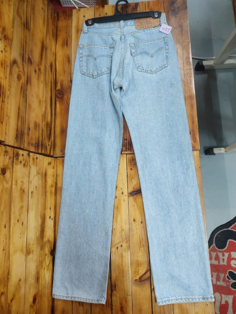 Size 27 in levis 2025