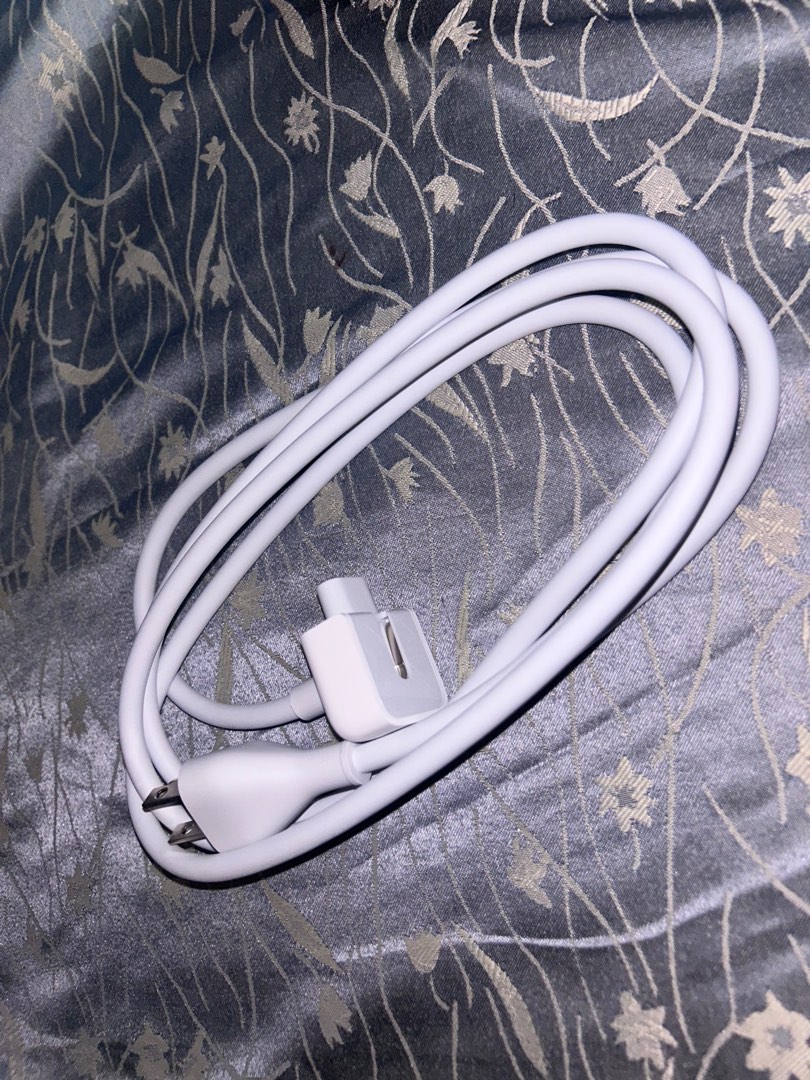 Macbook air cable / adaptor on Carousell