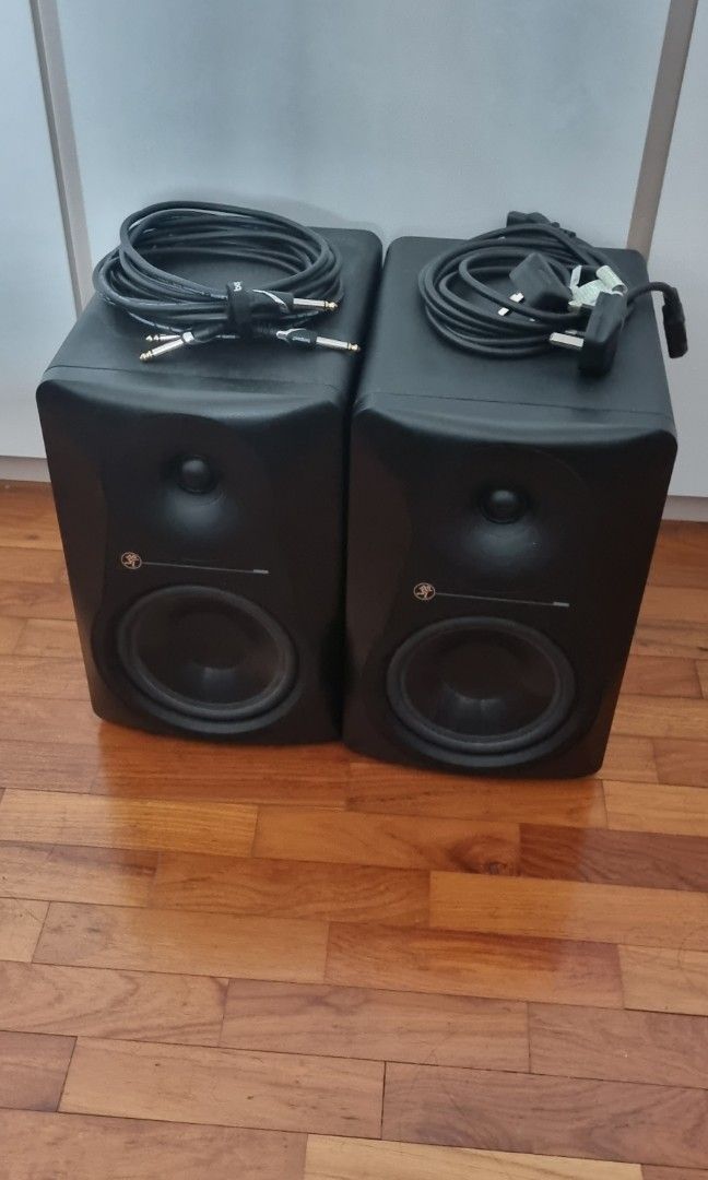 Mackie Mr624 pair
