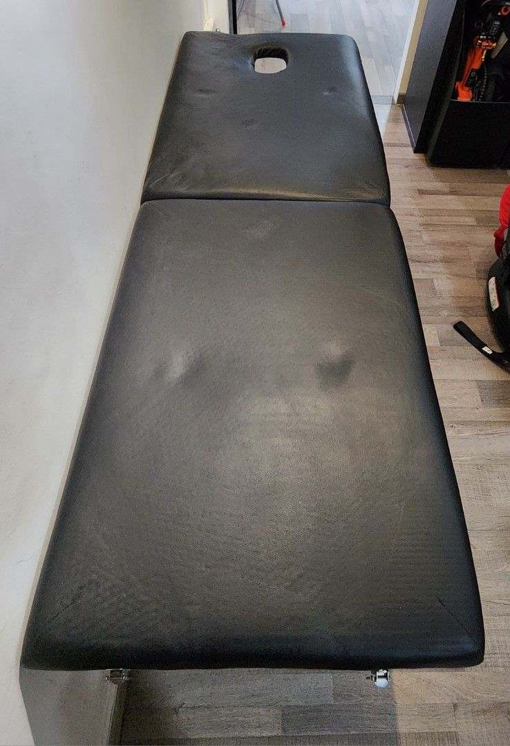 Massage Table, Furniture & Home Living, Furniture, Other Home Furniture
