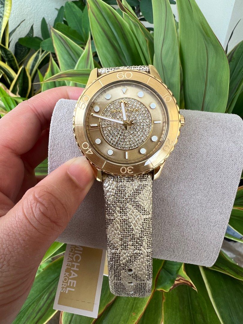 Michael kors women's stainless steel deals quartz watch with leather calfskin strap