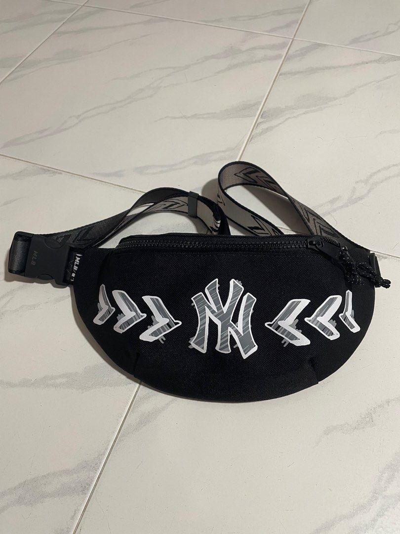 MLB NEW YORK YANKEES CROSSBODY BAG, Men's Fashion, Bags, Sling Bags on  Carousell