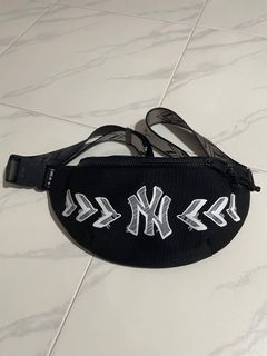 MLB New York Yankees Black WATERPROOF Sling Bag Shoulder Crossbody Bag