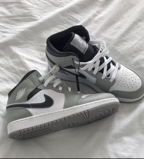 Nike Air Jordan 1 Custom - LV Print (US 9), Luxury, Sneakers & Footwear on  Carousell