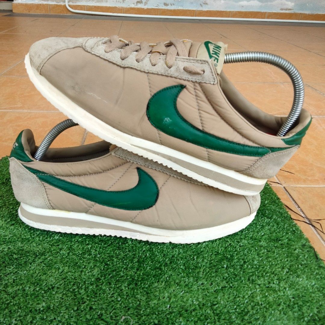 Nike cortez hotsell green swoosh