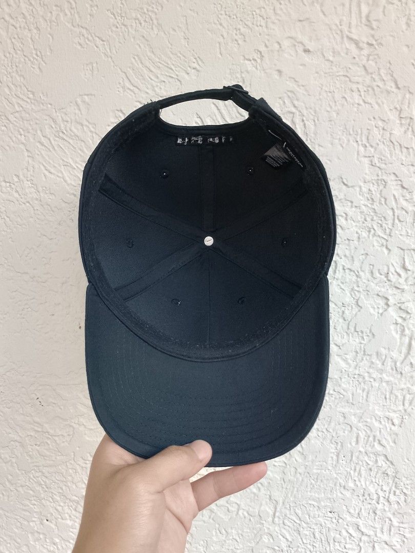 NIKE GOLF HAT, Sports Equipment, Sports & Games, Golf on Carousell