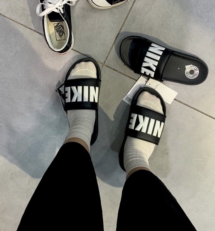 Nike slides tumblr hot sale