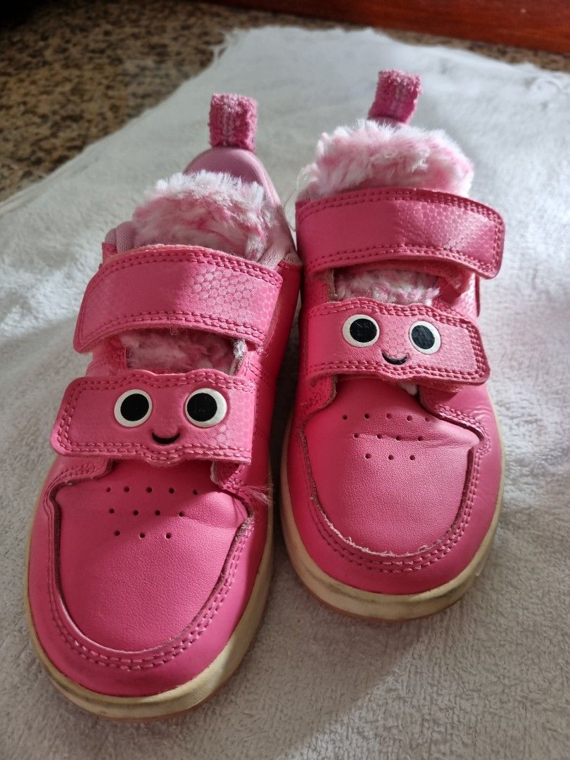 Pink nike store velcro shoes