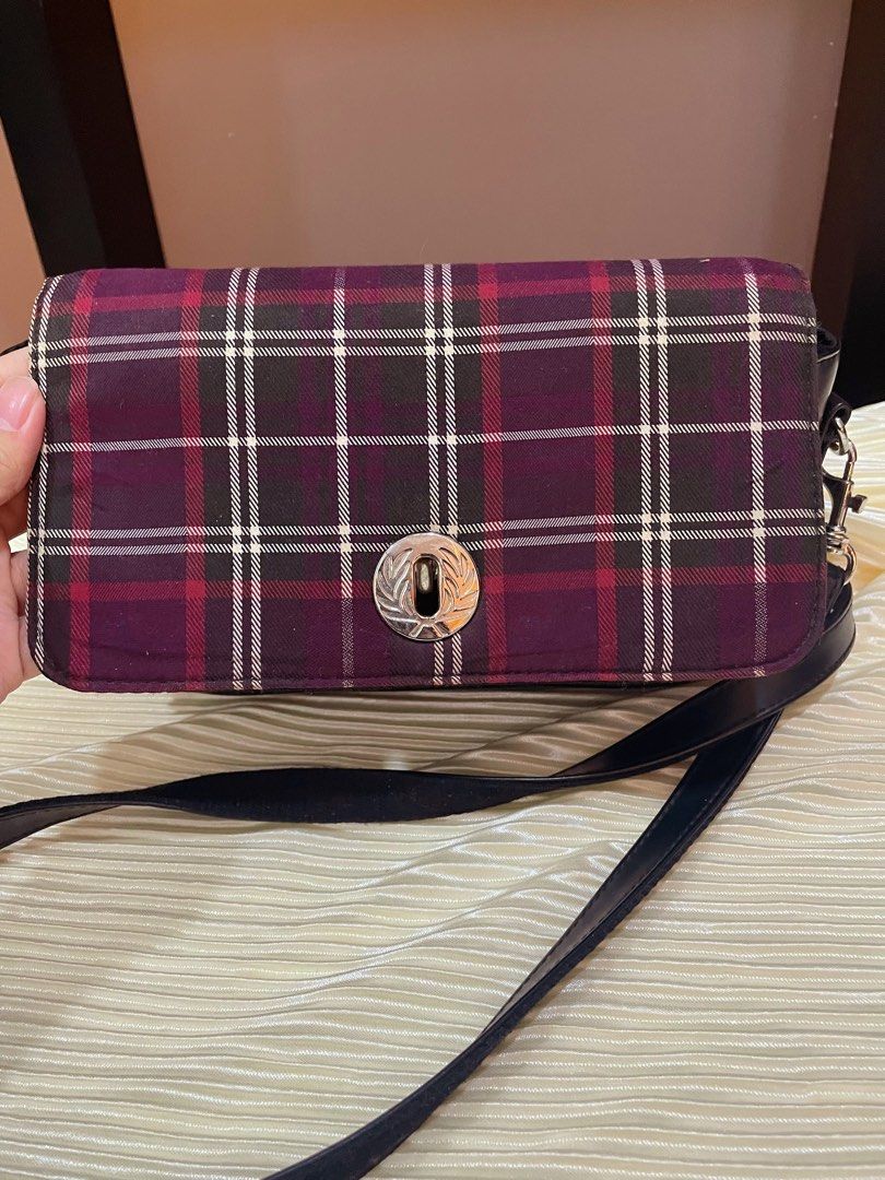 ORIGINAL Fredperry Sling Bag (Category: Luxury Bags & Wallets) located in Iligan City. Submitted by declutter_er101 (Listing ID 1225679160, Image 2). Description: Great for school Or outfits that aim for a younger look! school girl vibe/ girl next door vibe.
