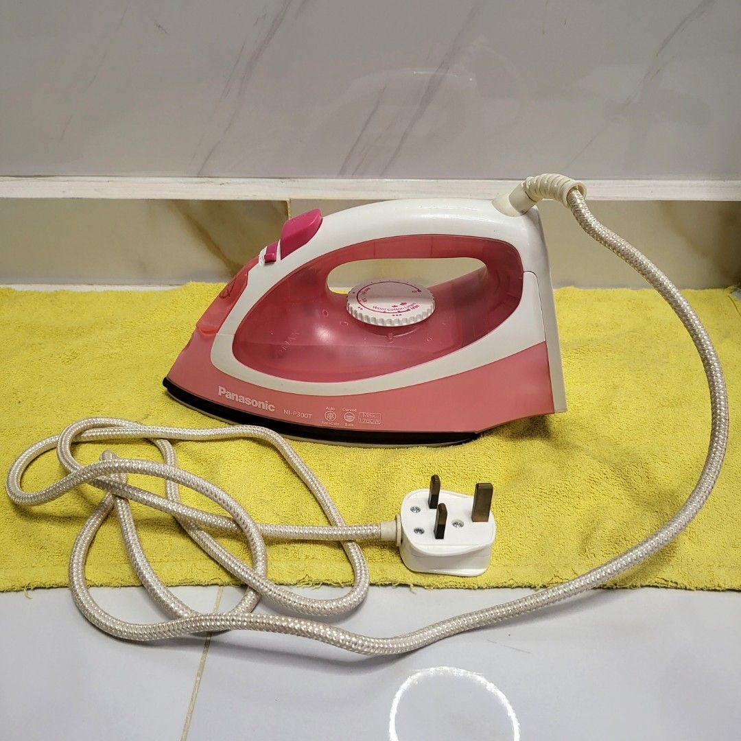 Panasonic steam iron P300T. Iron clothes