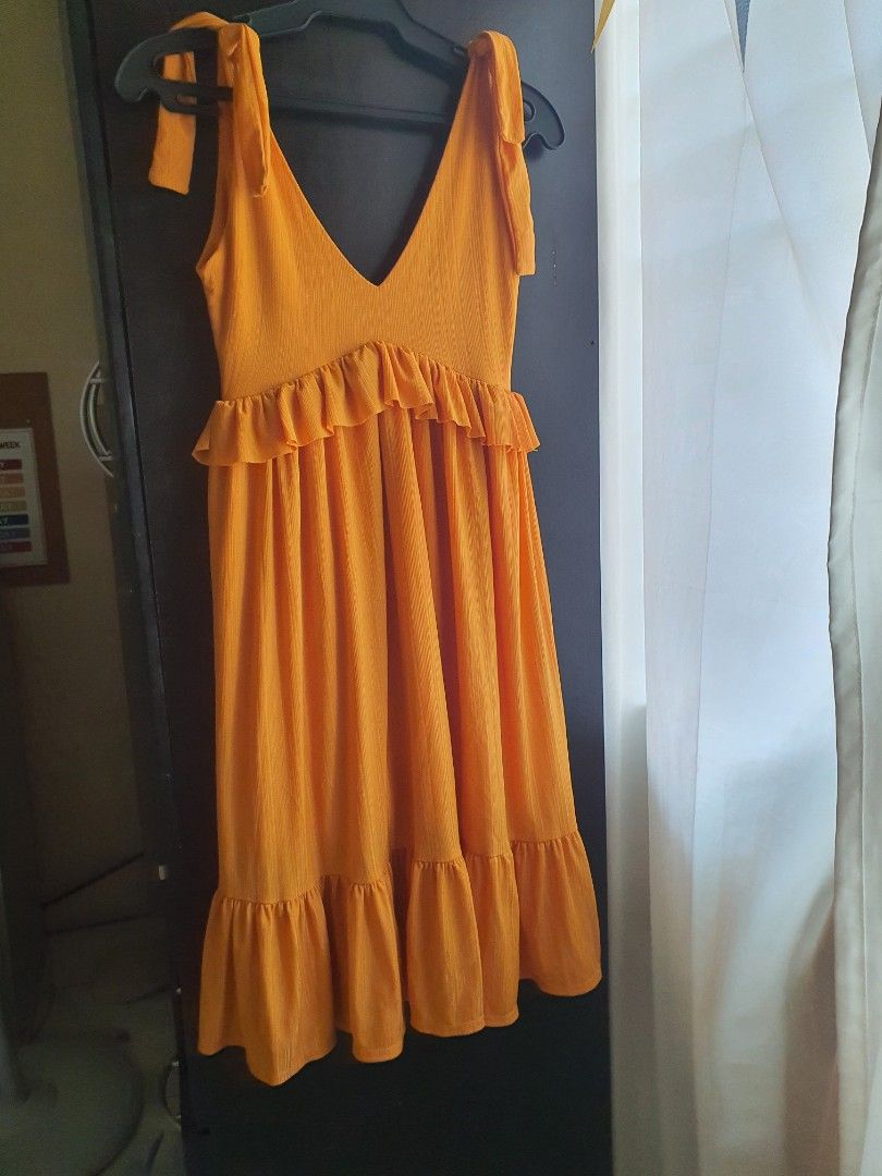 Pearl clothing maternity dress (Category: Dresses) located in Quezon City. Submitted by Dainty_Corner (Listing ID 1225562021, Image 2). Description: Designed to be worn during preganncy, nursing and after. worn few times when I was pregnant and after delivery. mustard color maganda fabric niya. hindi manipis..