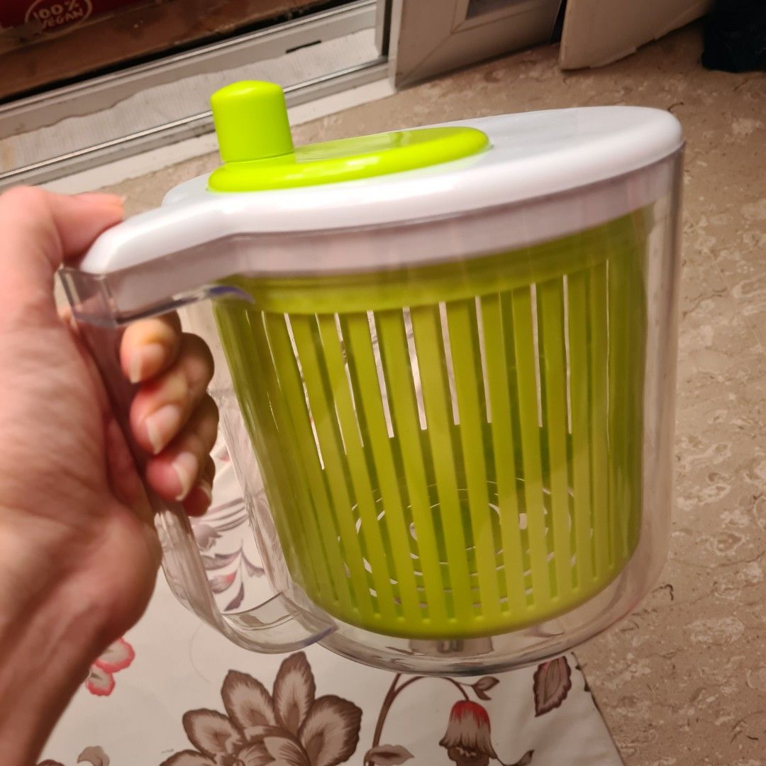 Salad vegetables strainer Spinach, romaine remove water after