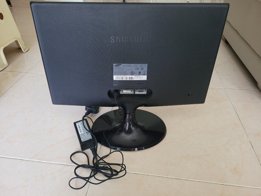 Samsung monitor S20C300BL, Computers & Tech, Parts & Accessories