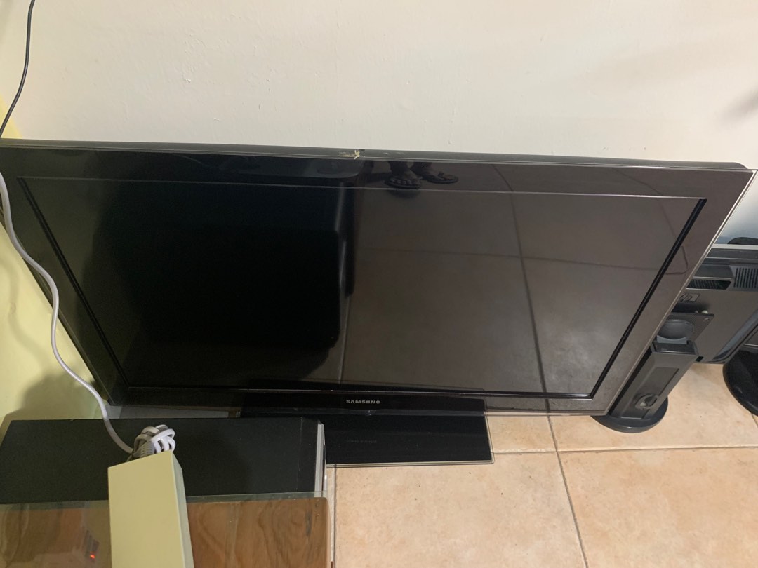 Samsung TV 40 inches, TV & Home Appliances, TV & Entertainment, TV on