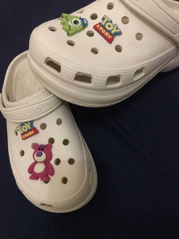 Sandals Crocs + Jibbitz toy story, Fesyen Wanita, Sepatu di Carousell
