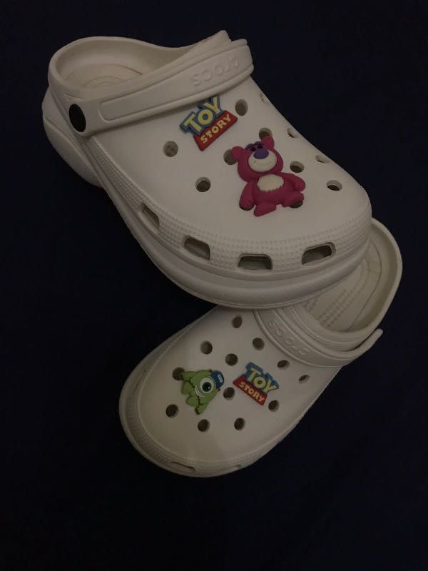 Sandals Crocs + Jibbitz toy story, Fesyen Wanita, Sepatu di Carousell