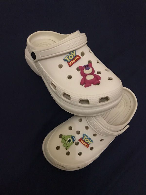 Sandals Crocs + Jibbitz toy story, Fesyen Wanita, Sepatu di Carousell
